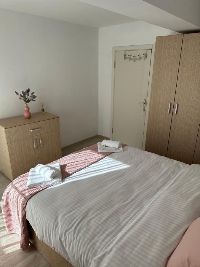 Fly Airport Residences & Therme-Self Check-In Отопени Екстериор снимка